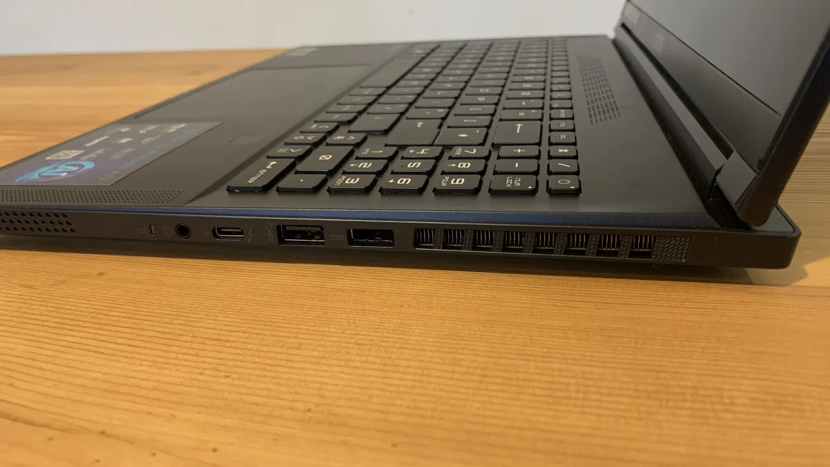 Đánh giá MSI Stealth 16 AI Studio A1V - Lựa chọn tối ưu cho game thủ và nhà sáng tạo? 14 MSI Stealth 16 AI Studio A1V 3