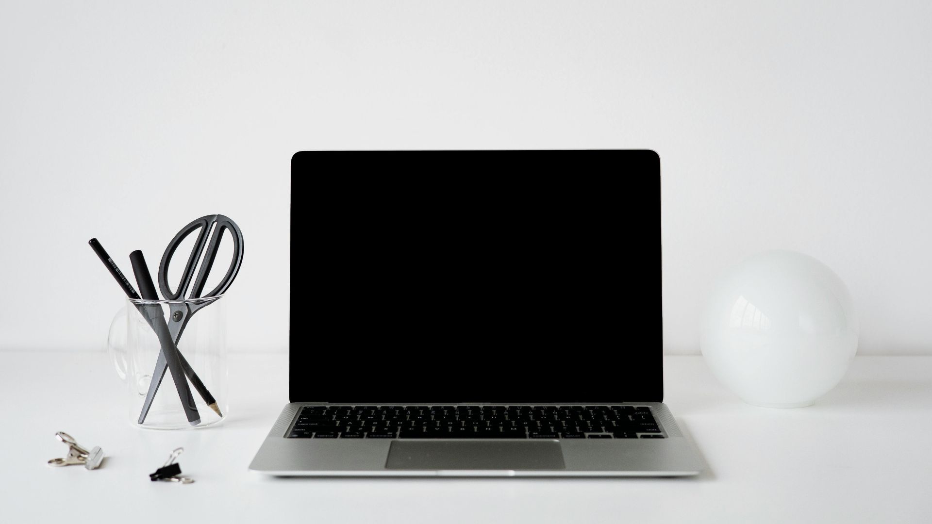 MacBook Pro bị màn hình đen? Đừng lo, khắc phục ngay bằng những cách này! 1 MacBook Pro bi man hinh den Dung lo khac phuc ngay bang nhung cach nay 1