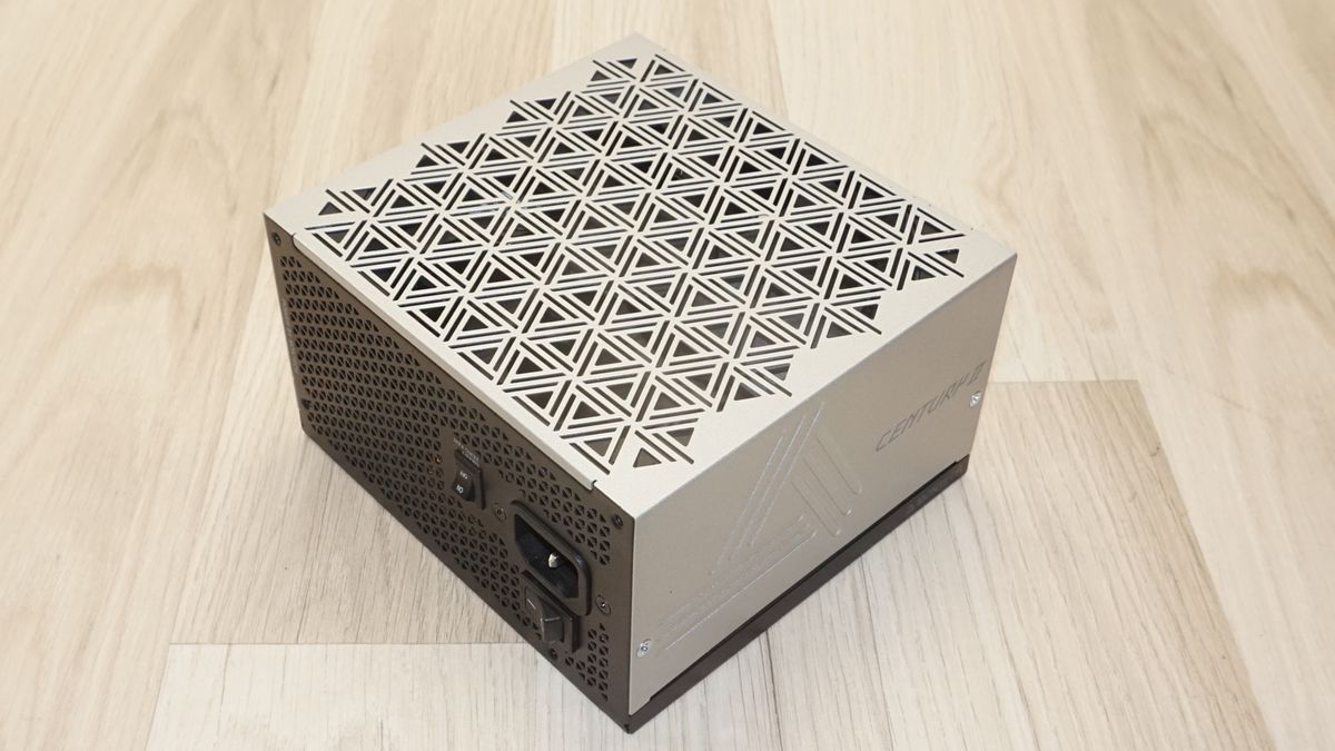 Montech Century II Gold 1050W ATX 3 11