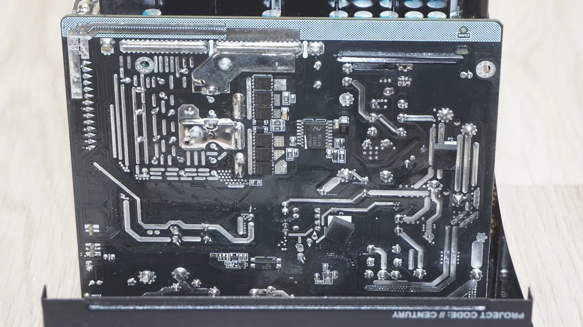 Montech Century II Gold 1050W ATX 3 4