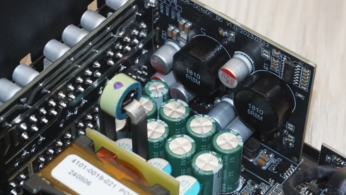 Montech Century II Gold 1050W ATX 3 5