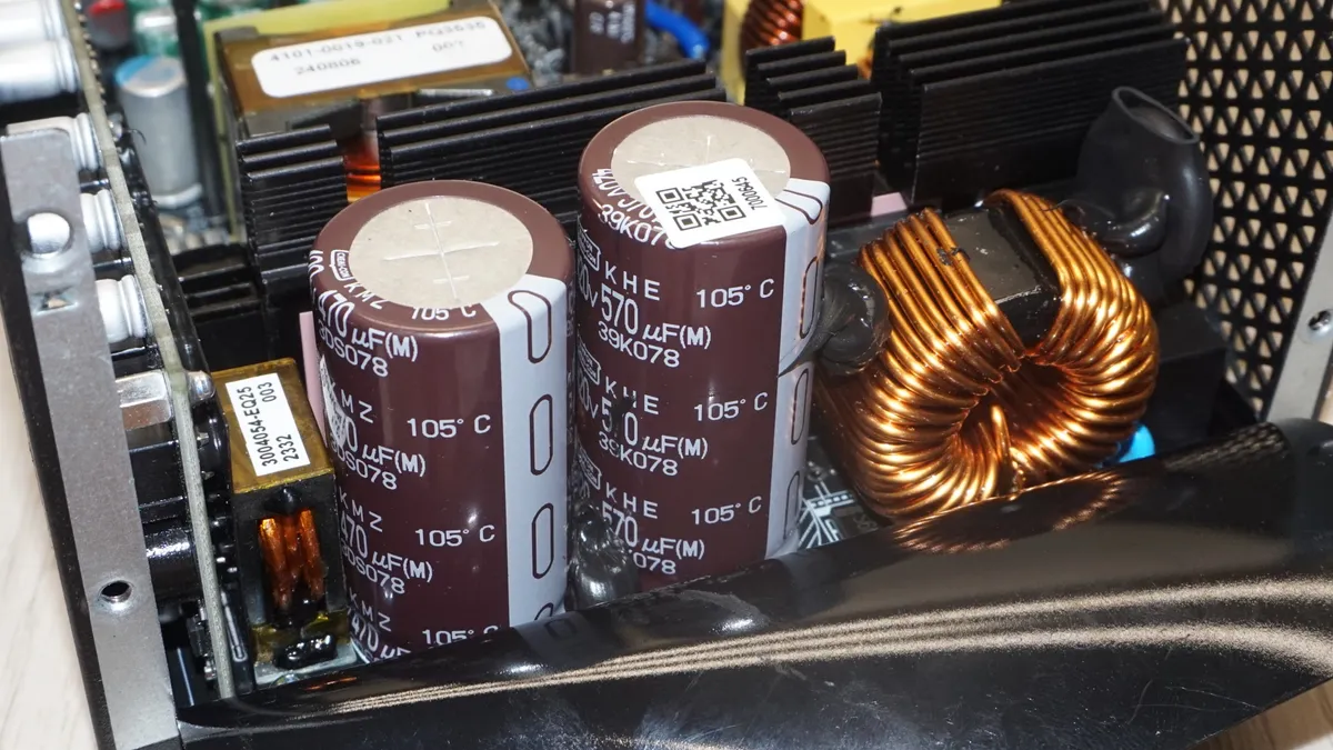 Montech Century II Gold 1050W ATX 3 6