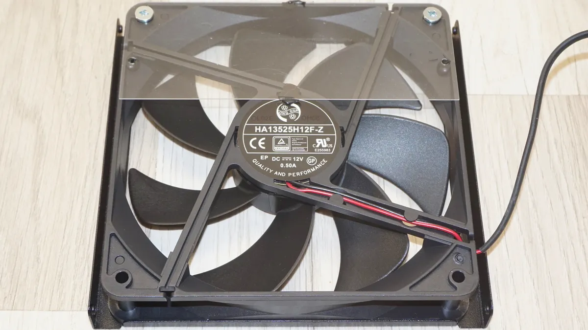 Montech Century II Gold 1050W ATX 3 9