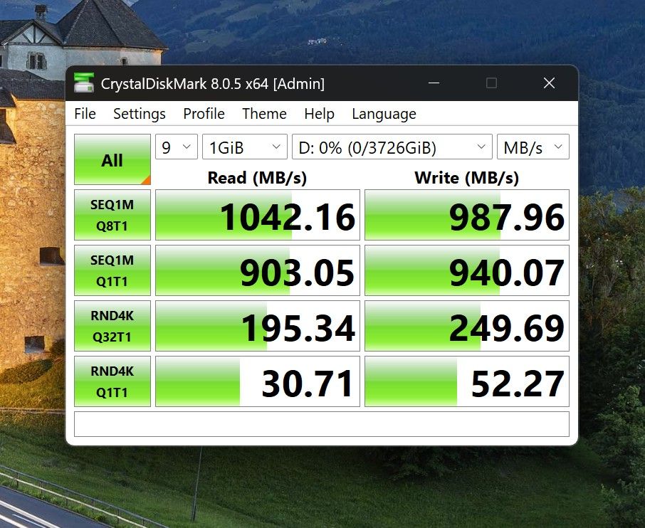 O cung SSD di dong Crucial X10 5