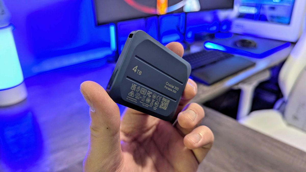 O cung SSD di dong Crucial X10 6