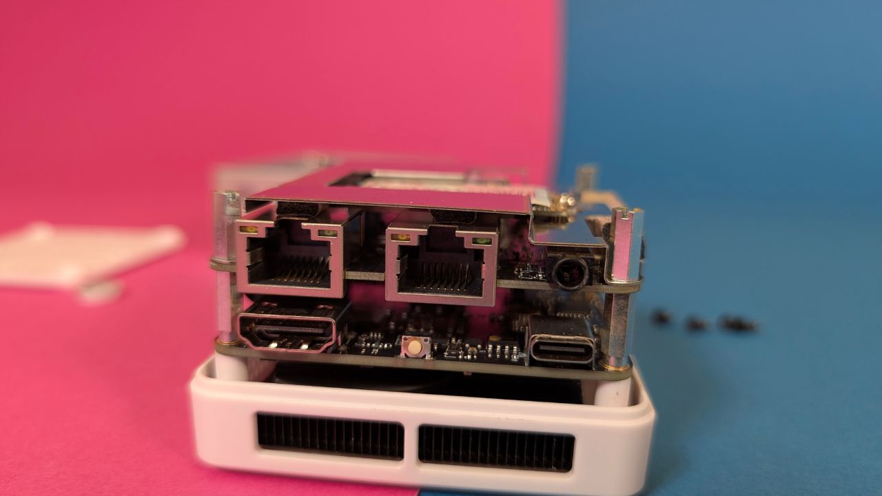 Đánh giá PC mini Aoostar T8: Kích cỡ chỉ bằng lòng bàn tay nhưng đầy đủ chức năng với Intel N100 32 PC mini Aoostar T8 15