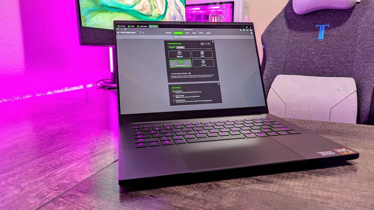 Razer Blade 14 2025 15