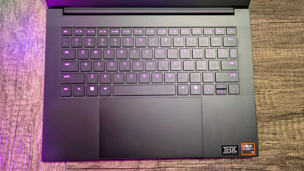Razer Blade 14 2025 17