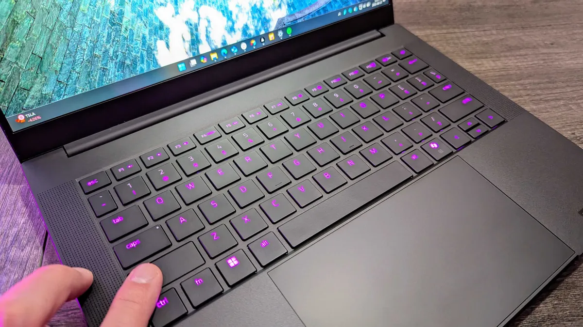 Razer Blade 14 2025 19