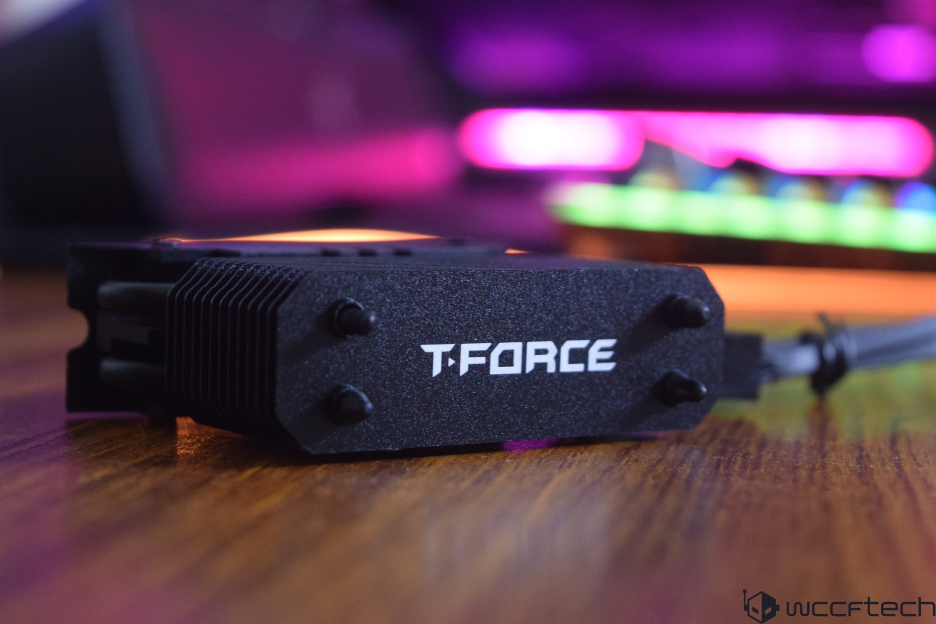 Đánh giá bộ làm mát SSD TeamGroup T-Force DARK AirFlow 1: Có đáng để đầu tư cho SSD của bạn? 1 SSD TeamGroup T Force DARK AirFlow 1 11