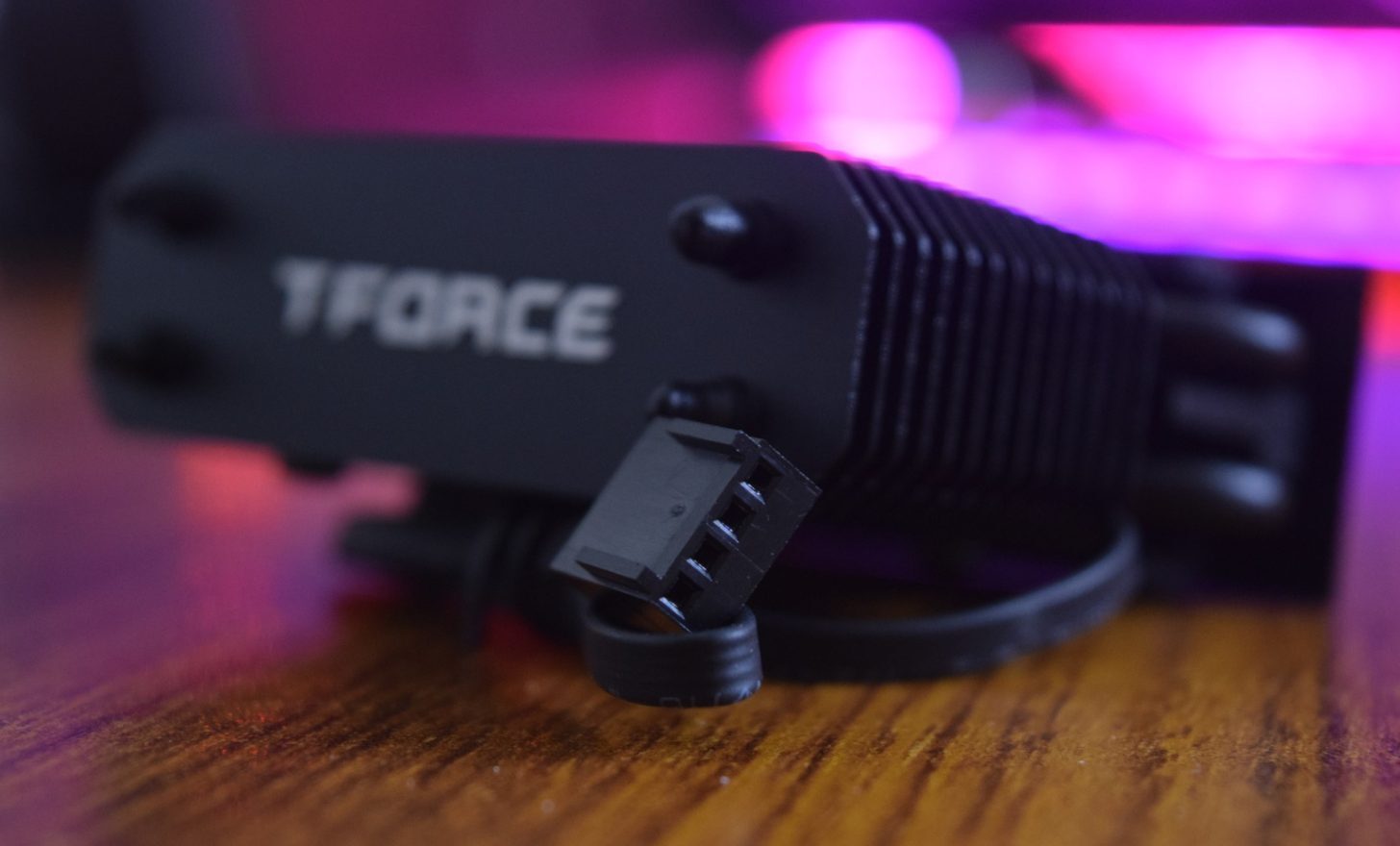 Đánh giá bộ làm mát SSD TeamGroup T-Force DARK AirFlow 1: Có đáng để đầu tư cho SSD của bạn? 23 SSD TeamGroup T Force DARK AirFlow 1 2 e1751108660808