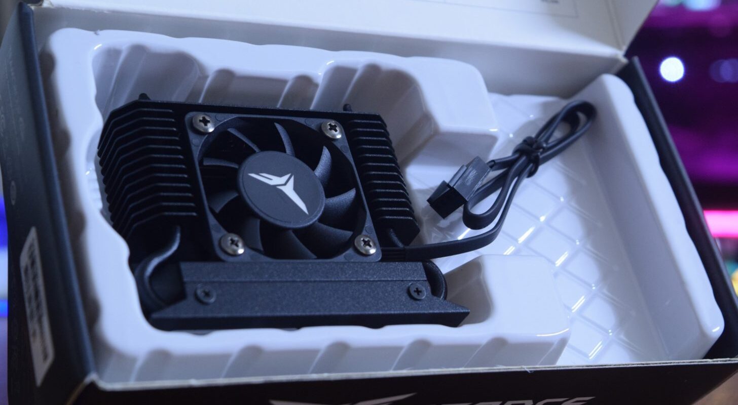 Đánh giá bộ làm mát SSD TeamGroup T-Force DARK AirFlow 1: Có đáng để đầu tư cho SSD của bạn? 18 SSD TeamGroup T Force DARK AirFlow 1 7 e1751108875891