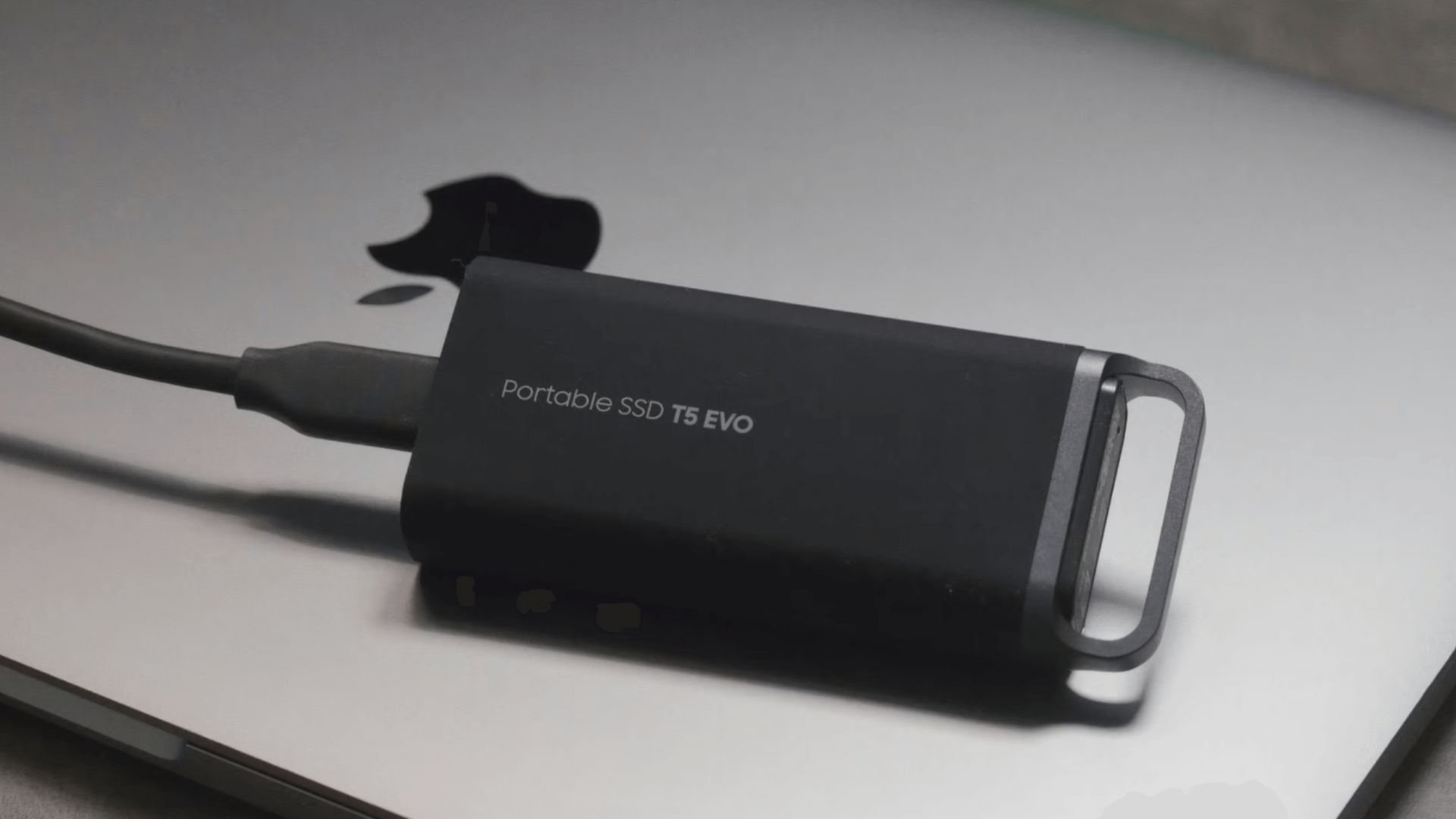 Đánh giá ổ SSD di động Samsung T5 Evo (8TB): Giải pháp lưu trữ hoàn hảo cho nhiếp ảnh gia và nhà làm phim 1 Samsung T5 Evo 8TB 4
