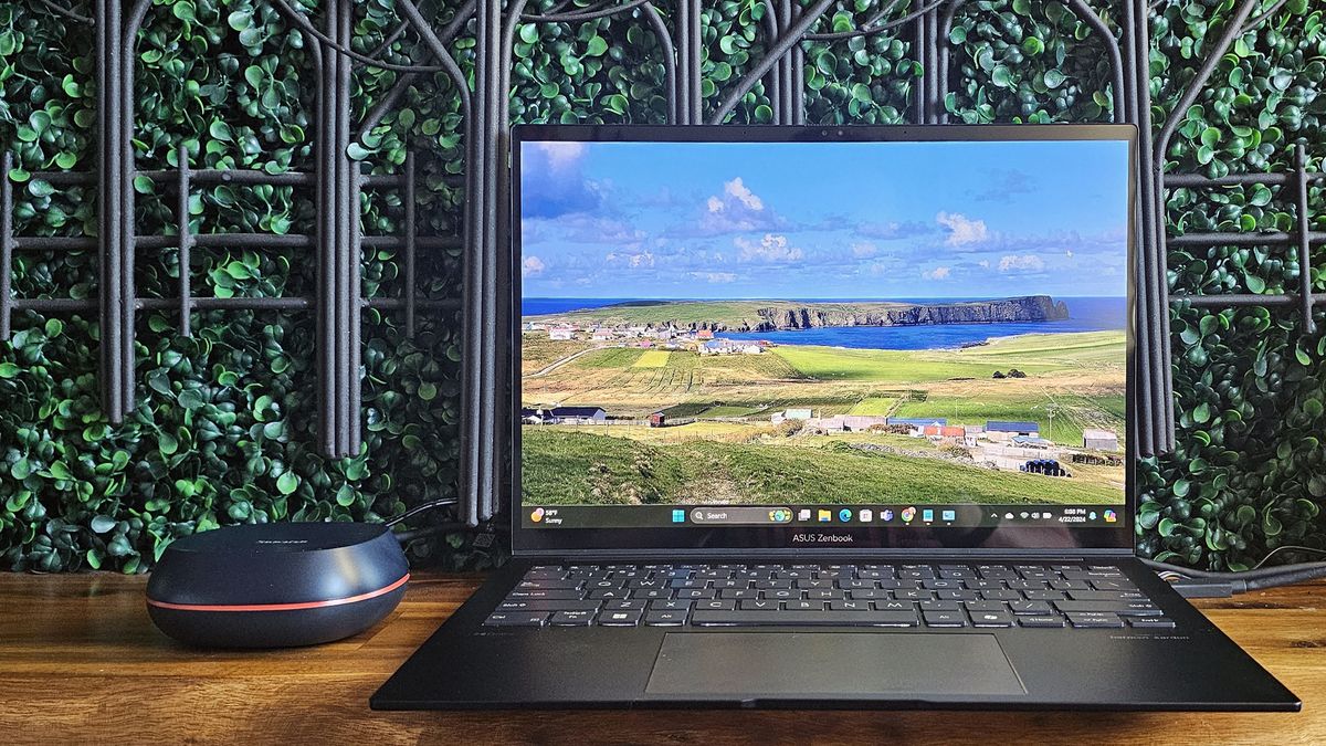 Đánh giá ổ cứng SSD SanDisk Desk Drive (8TB): Giải pháp lưu trữ tối ưu cho video 4K, game và dữ liệu lớn 27 SanDisk Desk Drive 8TB 1