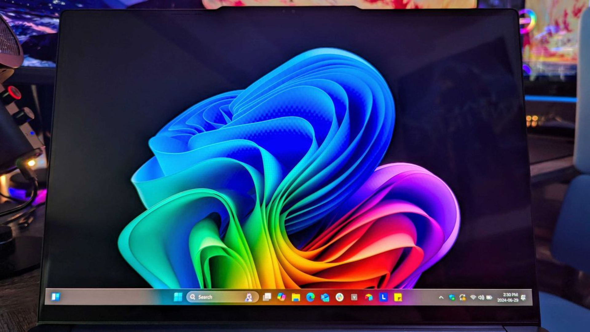 So sanh Lenovo Yoga Slim 9i Intel Core Ultra va Yoga Slim 7x Snapdragon X Lua chon toi uu cho lap 6 1