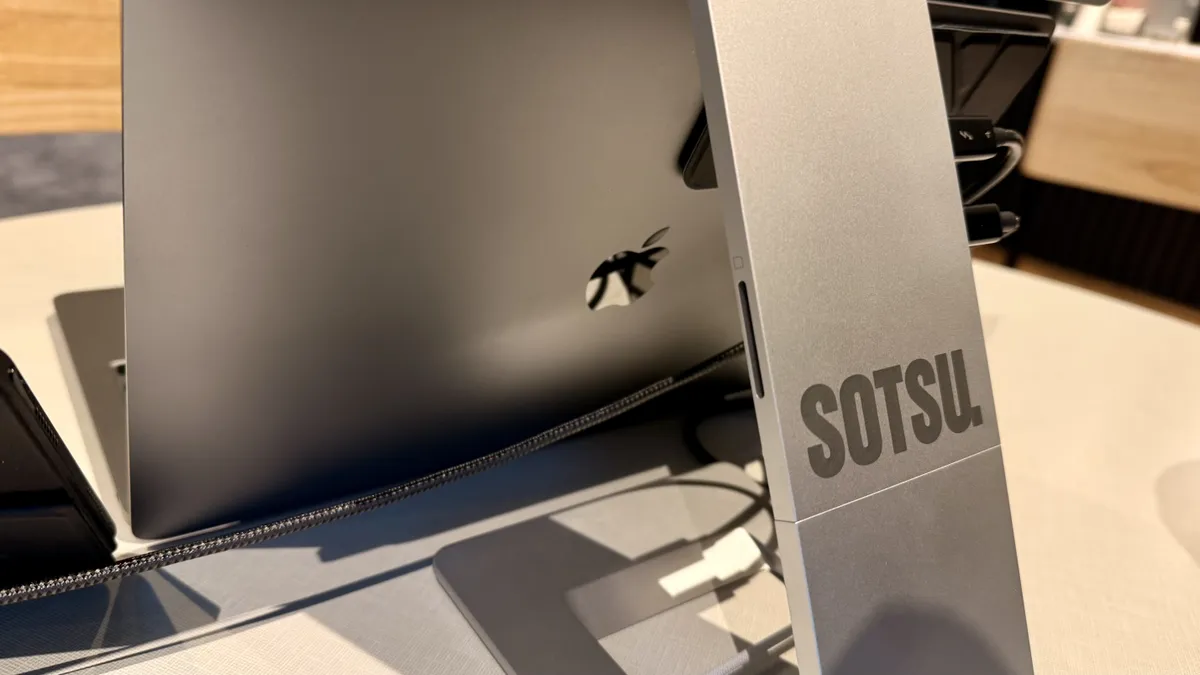 Đánh giá màn hình Sotsu FlipAction Elite 16: Giải pháp hoàn hảo cho những ai cần màn hình phụ chất lượng cao. 15 Sotsu FlipAction Elite 16 4