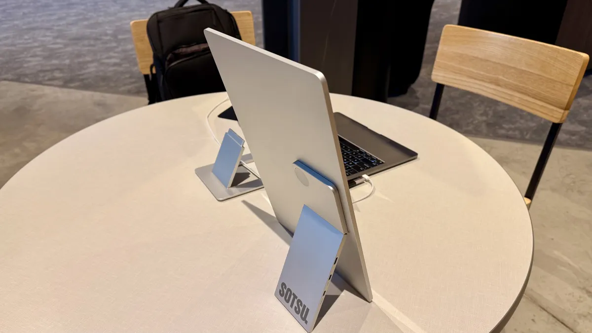 Đánh giá màn hình Sotsu FlipAction Elite 16: Giải pháp hoàn hảo cho những ai cần màn hình phụ chất lượng cao. 13 Sotsu FlipAction Elite 16 5