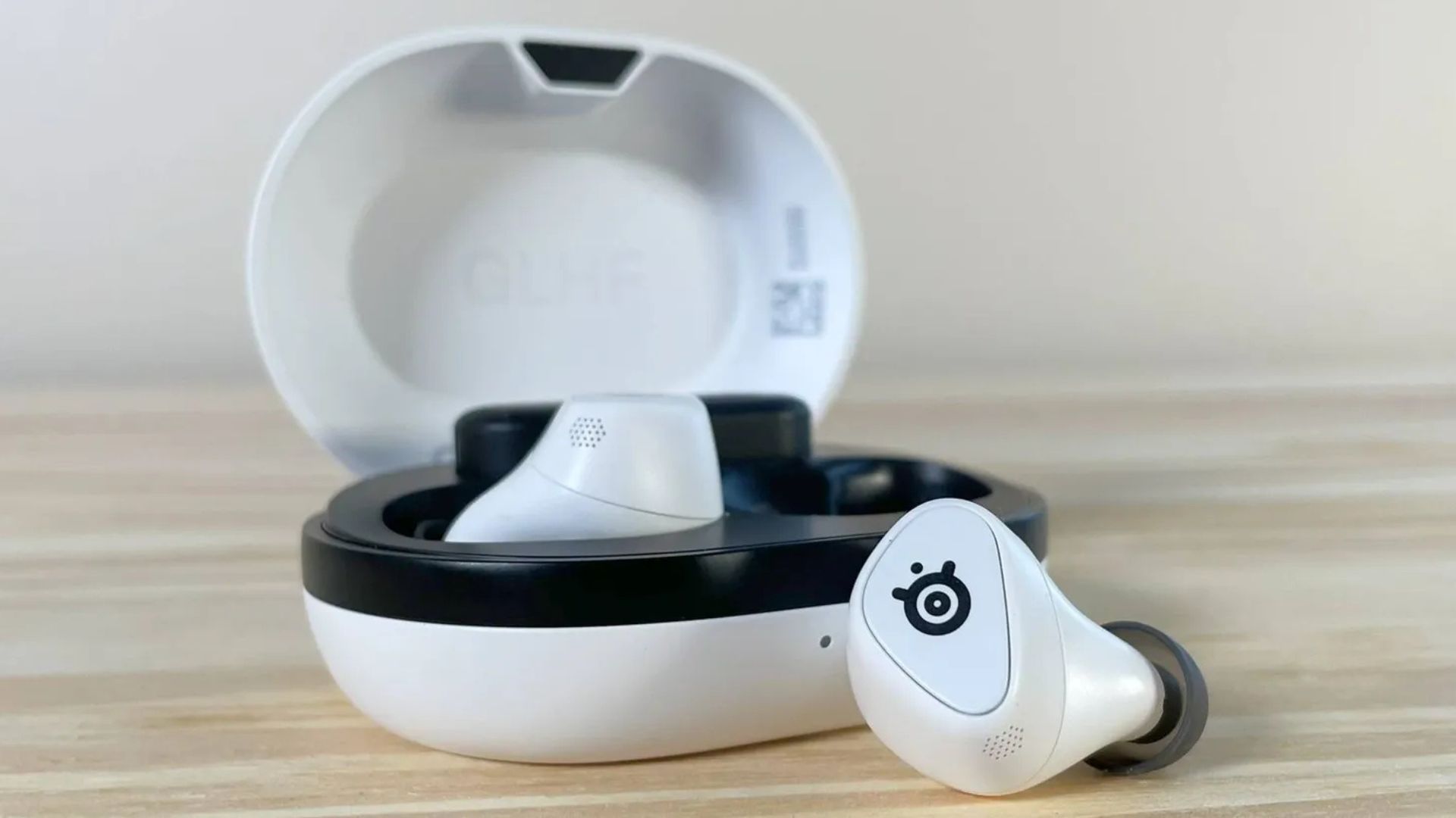 Đánh giá SteelSeries Arctis GameBuds - Tai nghe không dây nhỏ gọn cho game và hoạt động hằng ngày 1 SteelSeries Arctis GameBuds 1