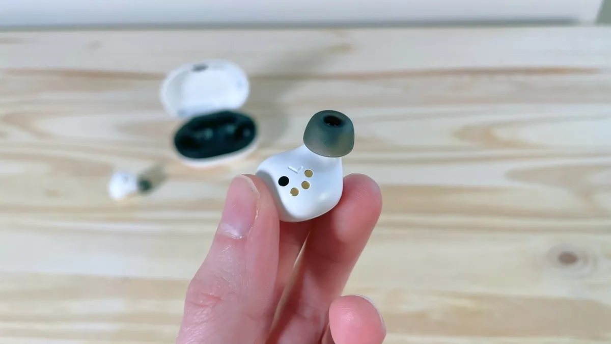 Đánh giá SteelSeries Arctis GameBuds - Tai nghe không dây nhỏ gọn cho game và hoạt động hằng ngày 14 SteelSeries Arctis GameBuds 5