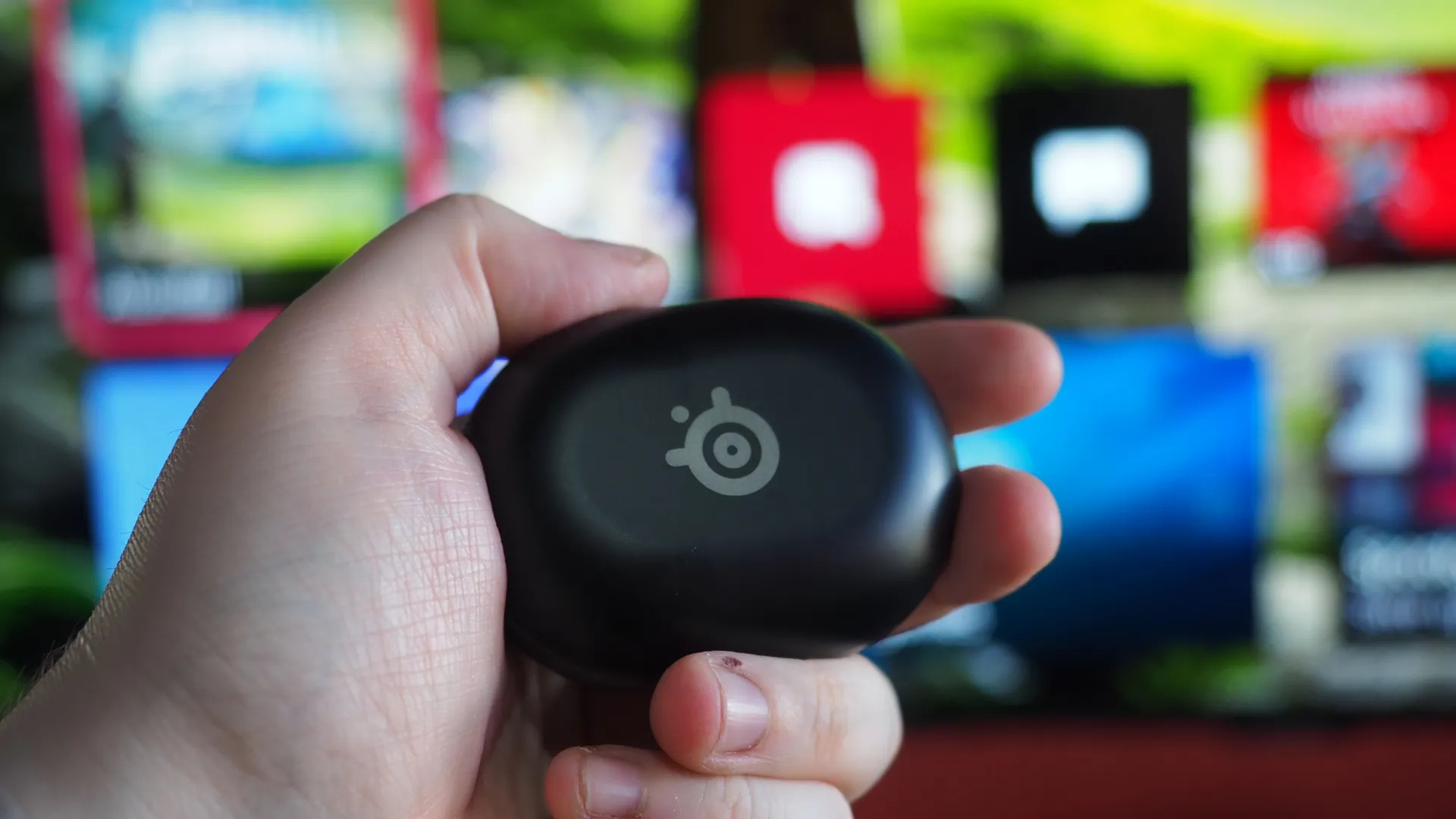 SteelSeries Arctis Gamebuds Tai nghe gaming thay the AirPods cho game thu 2025 1