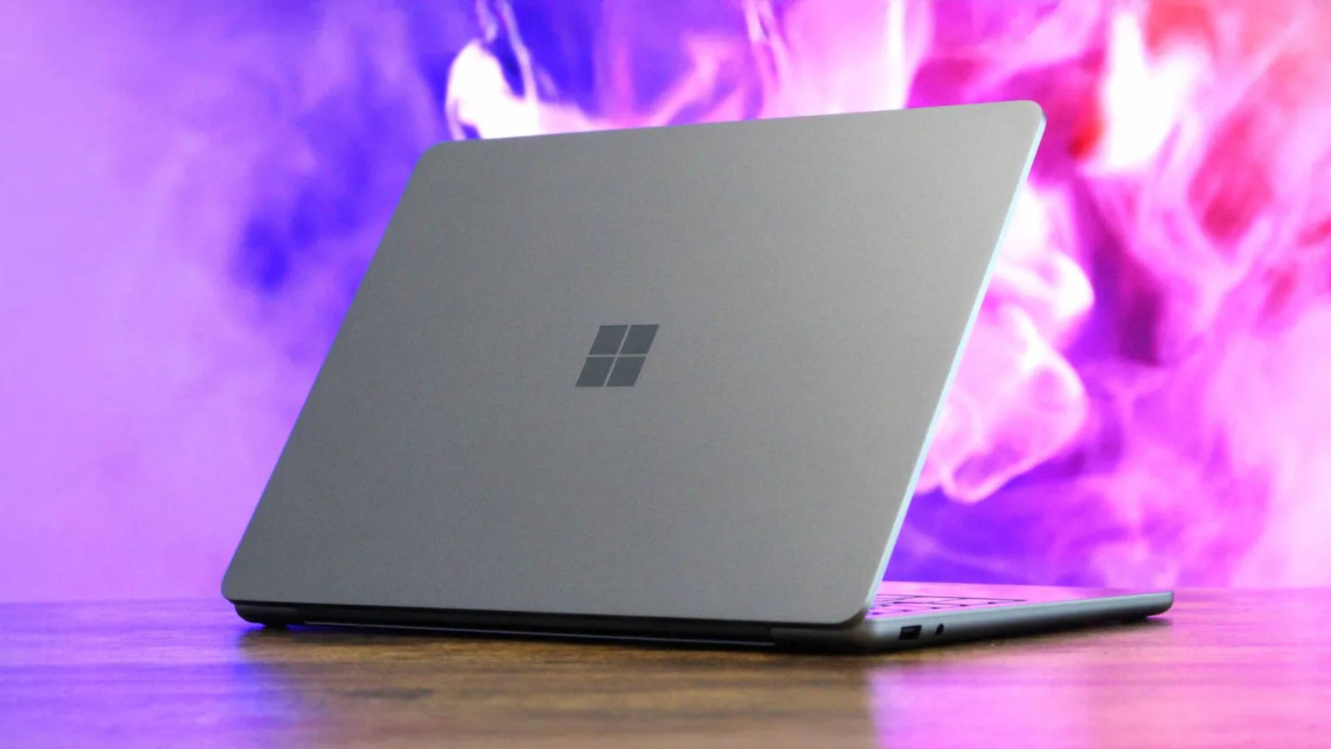 Đánh giá Surface Laptop 13-inch: Liệu có phải là chiếc laptop hoàn hảo cho công việc và học tập? 1 Surface Laptop 13 inch 1