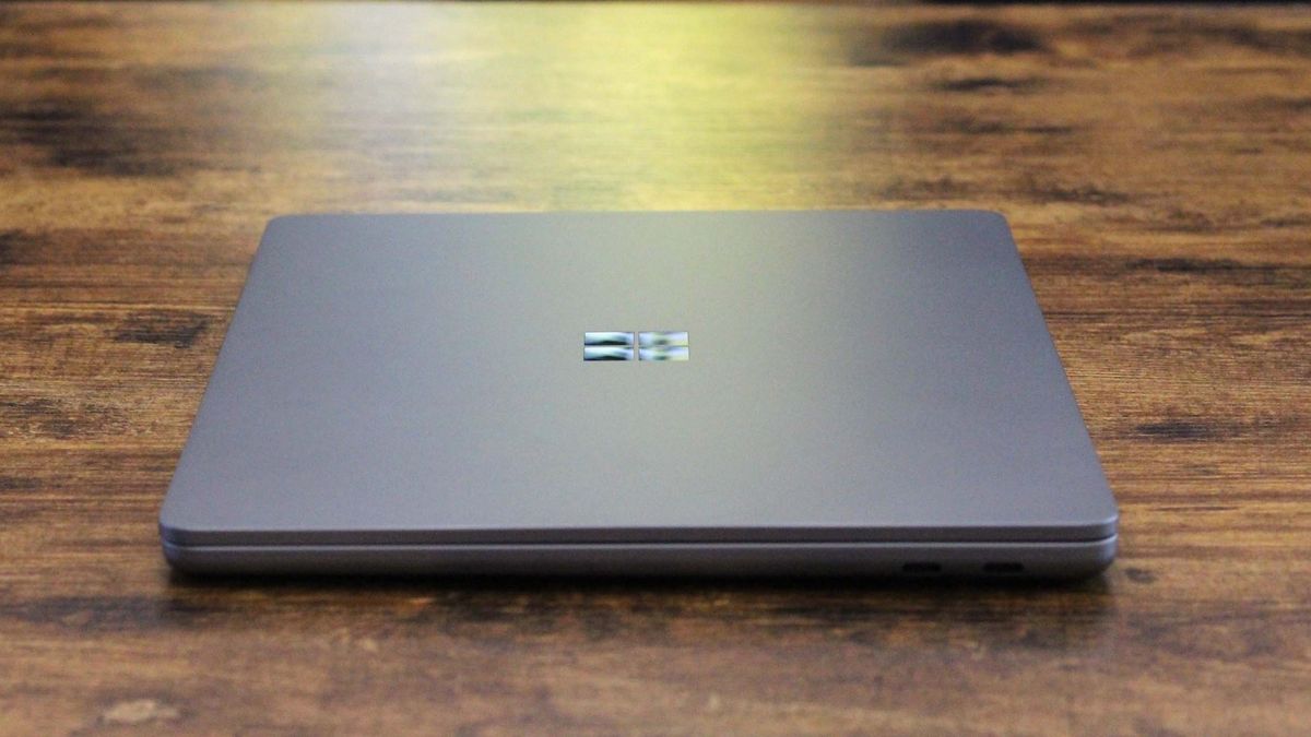 Đánh giá Surface Laptop 13-inch: Liệu có phải là chiếc laptop hoàn hảo cho công việc và học tập? 20 Surface Laptop 13 inch 11