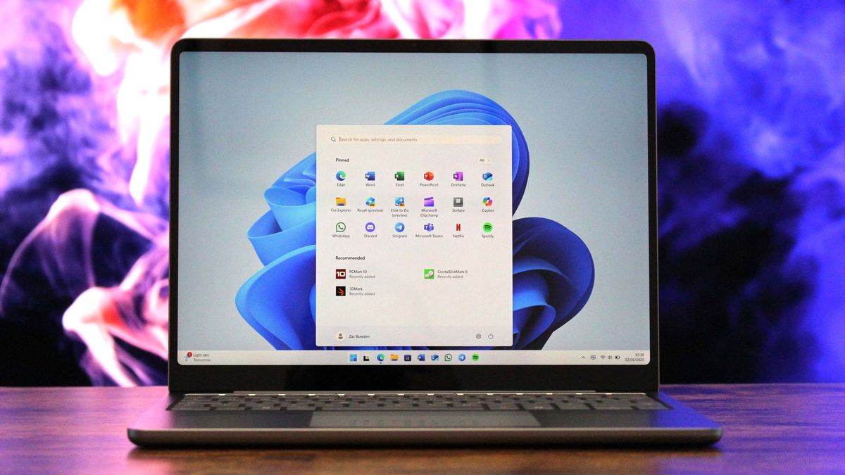 Đánh giá Surface Laptop 13-inch: Liệu có phải là chiếc laptop hoàn hảo cho công việc và học tập? 21 Surface Laptop 13 inch 12