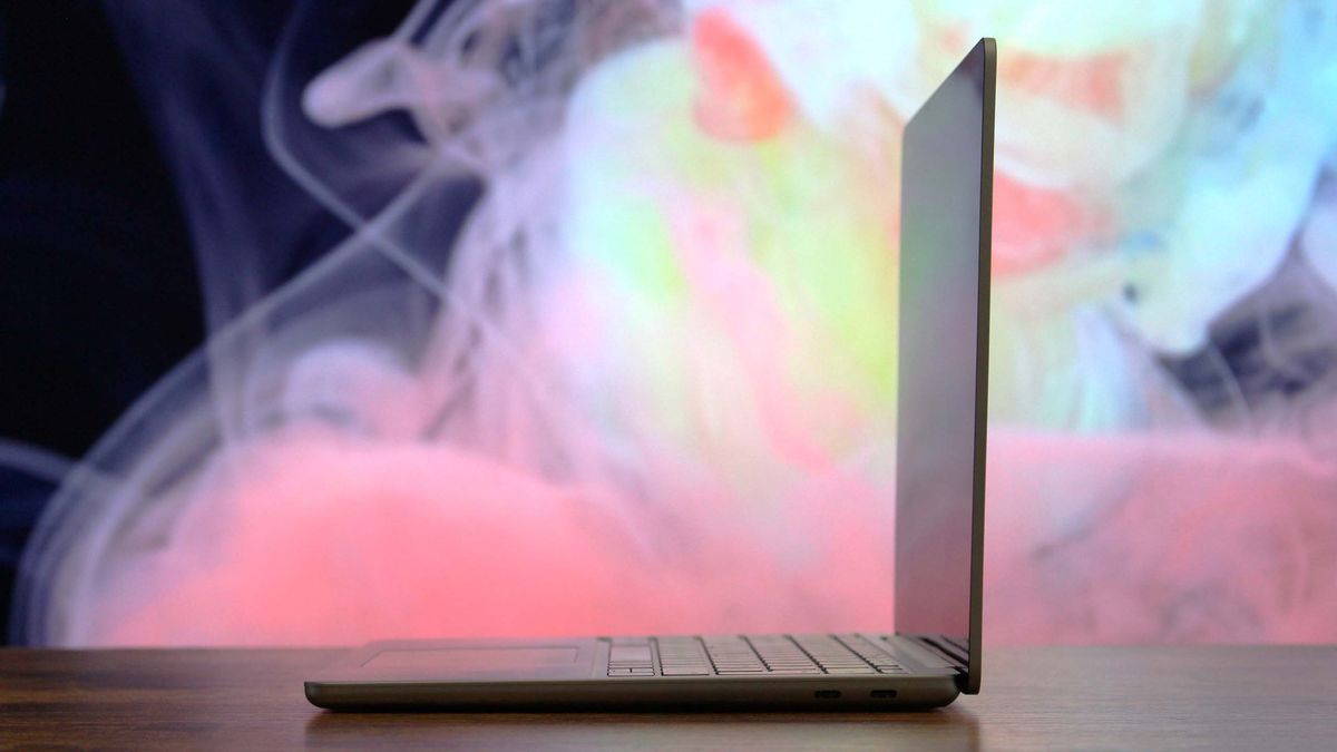 Đánh giá Surface Laptop 13-inch: Liệu có phải là chiếc laptop hoàn hảo cho công việc và học tập? 34 Surface Laptop 13 inch 3