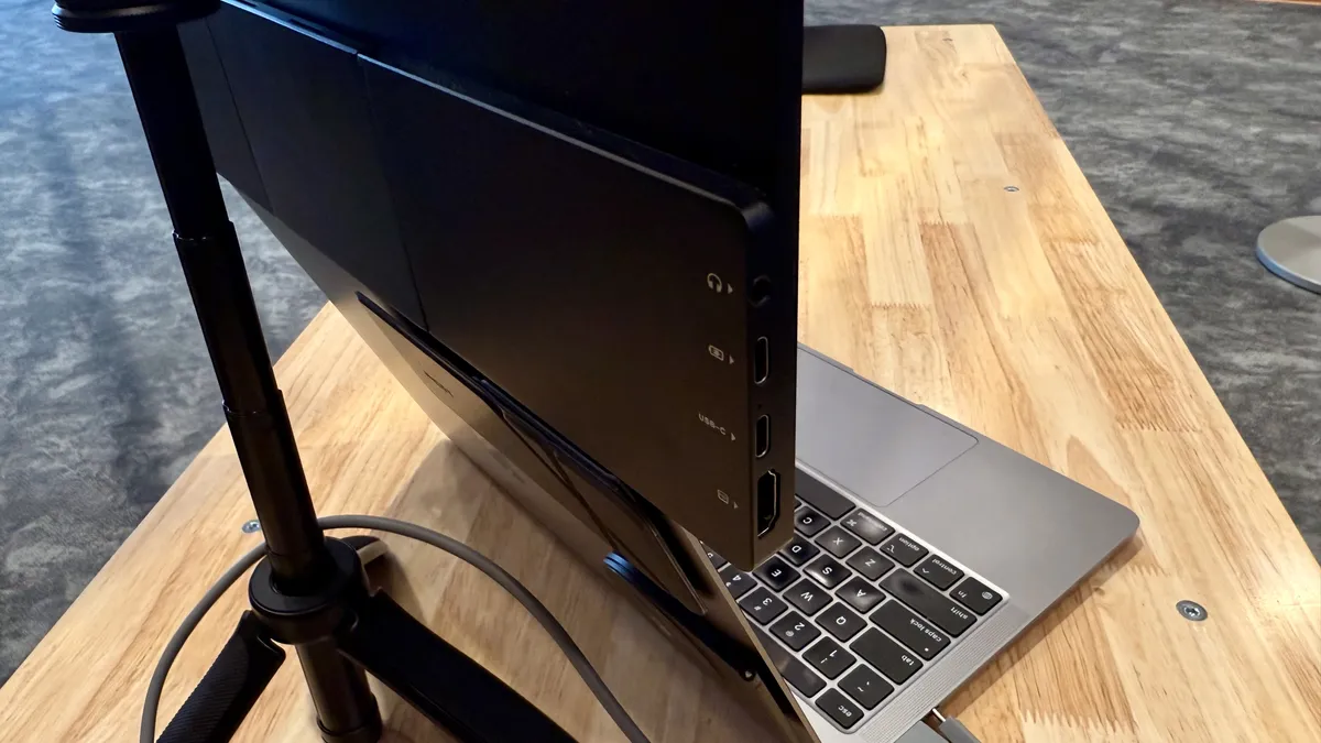 Đánh giá Tern Setups OLED 4K 16 inch: Mở rộng không gian với màn hình di động tốt nhất cho mọi nhu cầu. 12 Tern Setups OLED 4K 16 inch 2