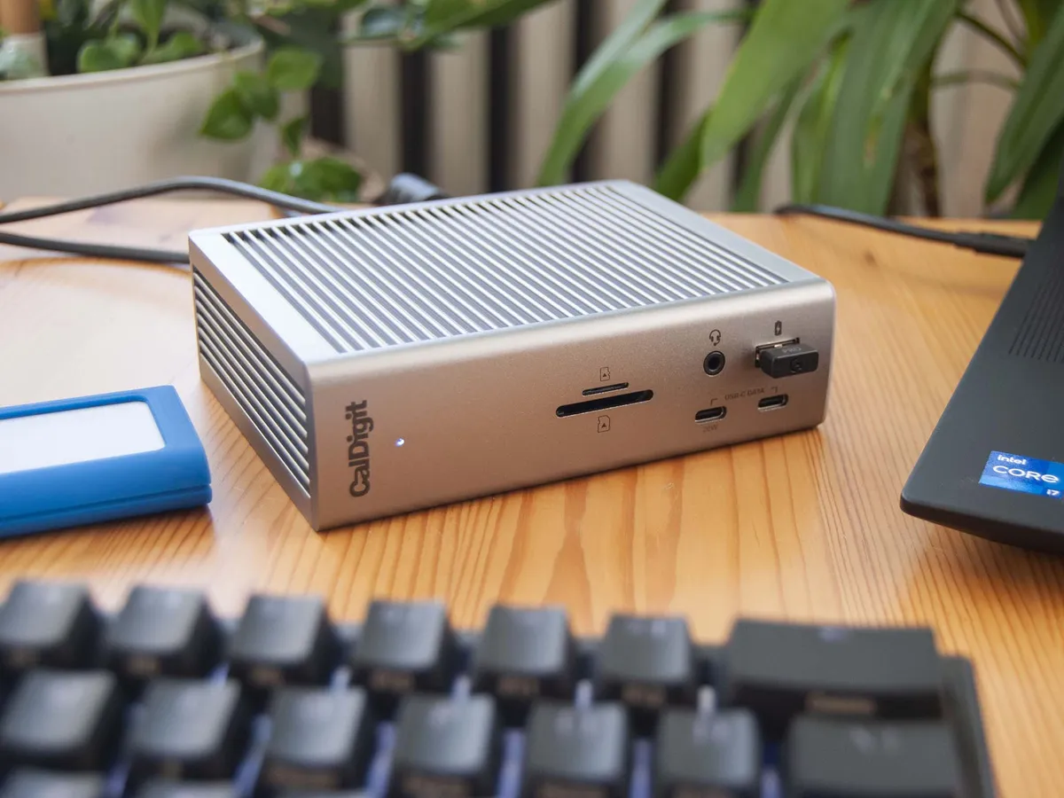 Top những docks và hub Thunderbolt tốt nhất năm 2025: Dành cho người sáng tạo và dân văn phòng 29 Top nhung docks va hub Thunderbolt tot nhat nam 2025 1