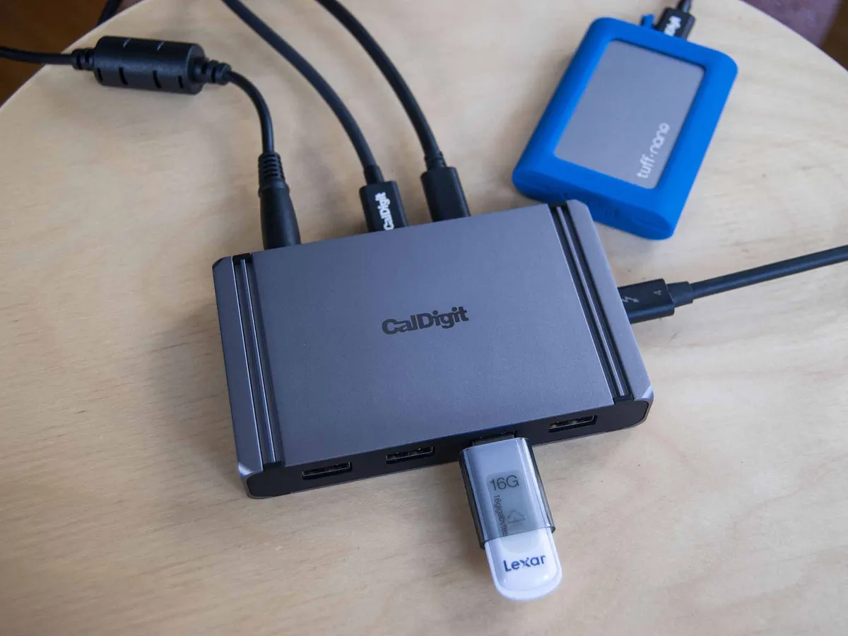 Top những docks và hub Thunderbolt tốt nhất năm 2025: Dành cho người sáng tạo và dân văn phòng 28 Top nhung docks va hub Thunderbolt tot nhat nam 2025 2