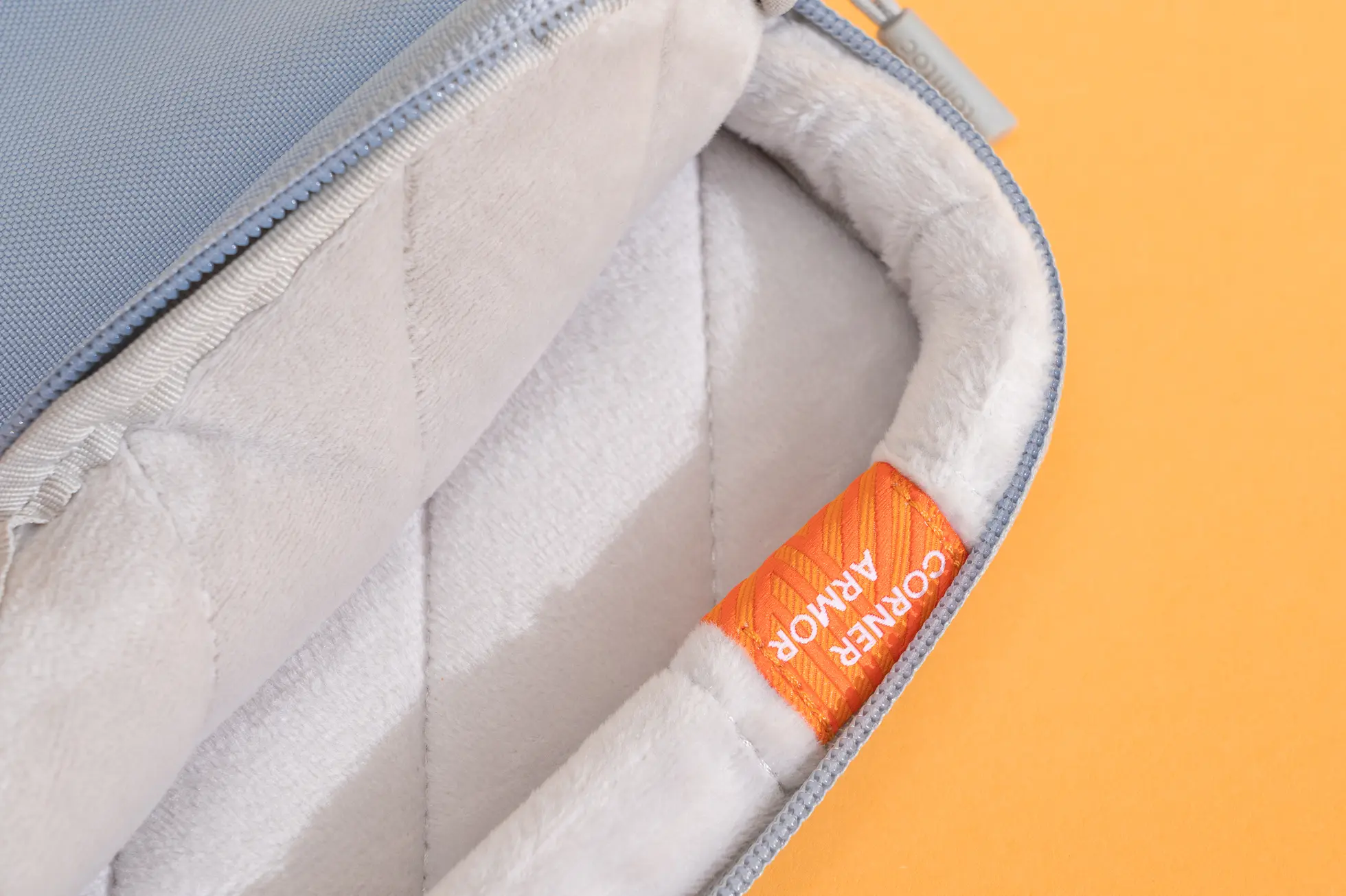 Top những chiếc túi đựng laptop & MacBook tốt nhất hiện nay: Lựa chọn nào tốt hơn? 14 Tui chong soc Tomtoc Defender A13 Laptop Sleeve 1