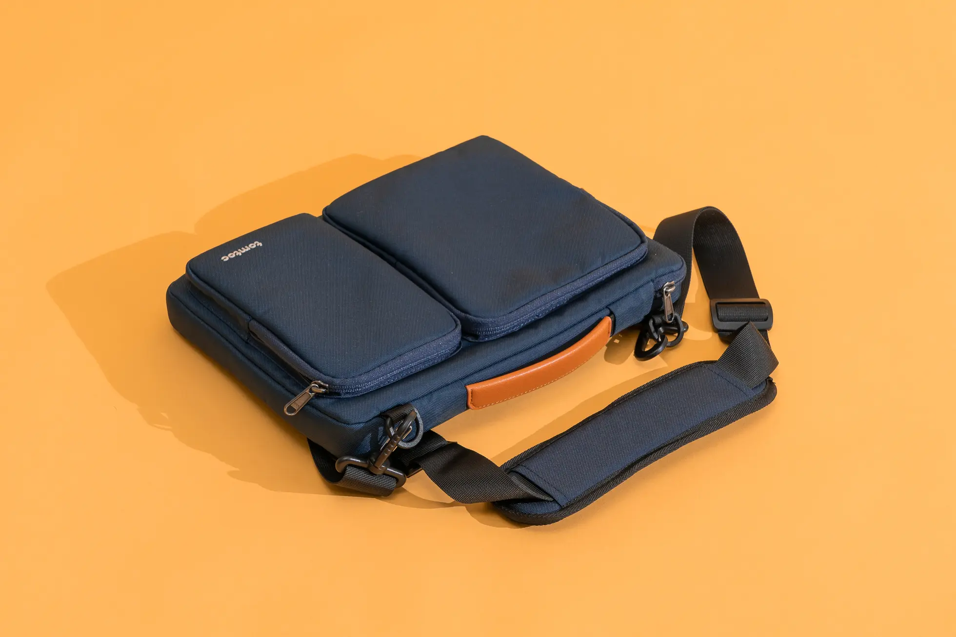 Top những chiếc túi đựng laptop & MacBook tốt nhất hiện nay: Lựa chọn nào tốt hơn? 15 Tui xach Tomtoc Defender A42 Laptop Briefcase 2