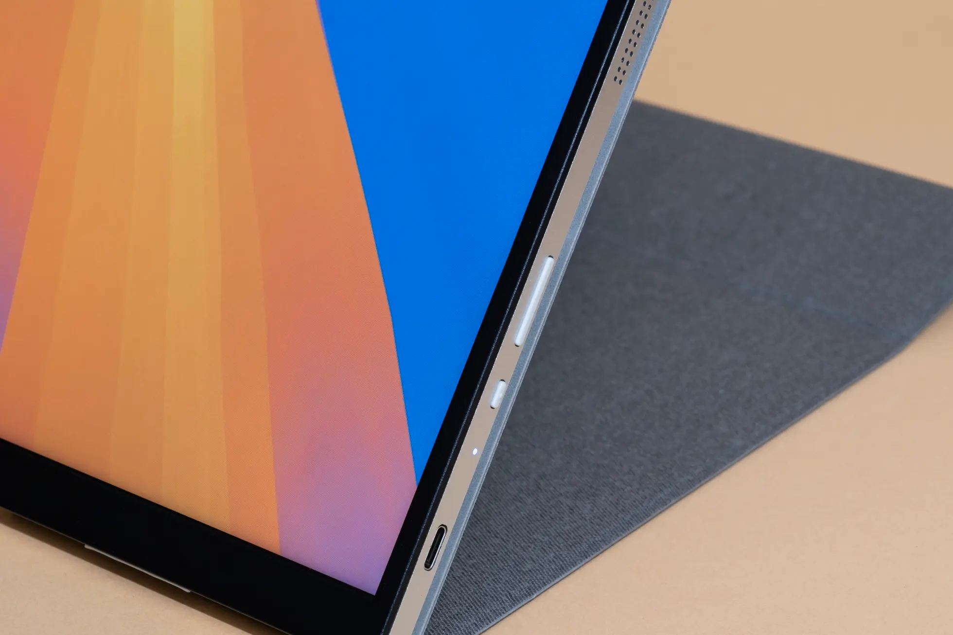 Top những chiếc màn hình di động tốt nhất hiện nay - Lựa chọn nào phù hợp với bạn? 21 ViewSonic VG1656N 3