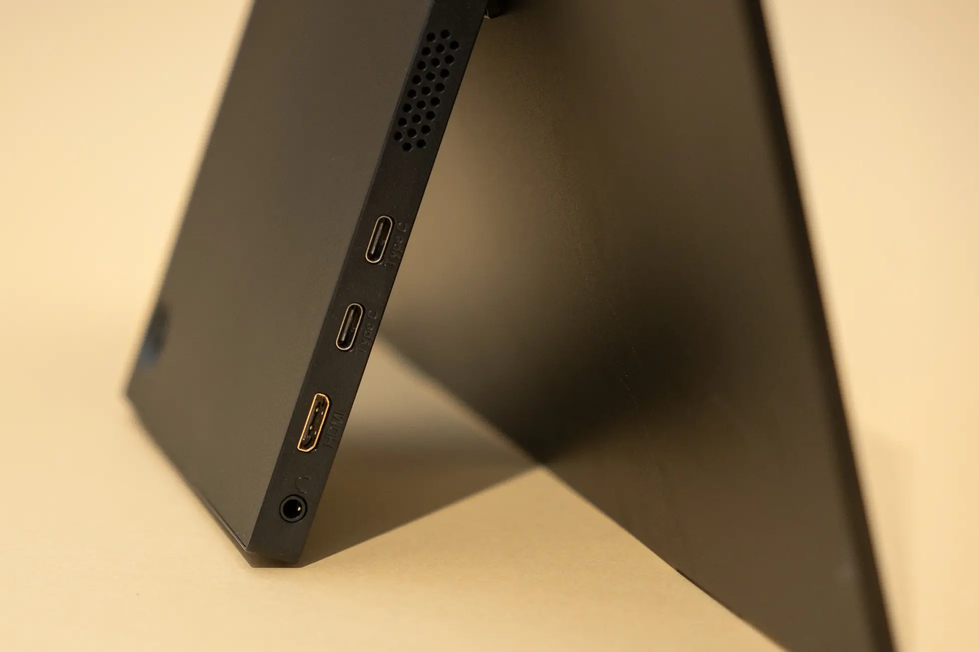 Top những chiếc màn hình di động tốt nhất hiện nay - Lựa chọn nào phù hợp với bạn? 17 ViewSonic VX1655 4K OLED 1