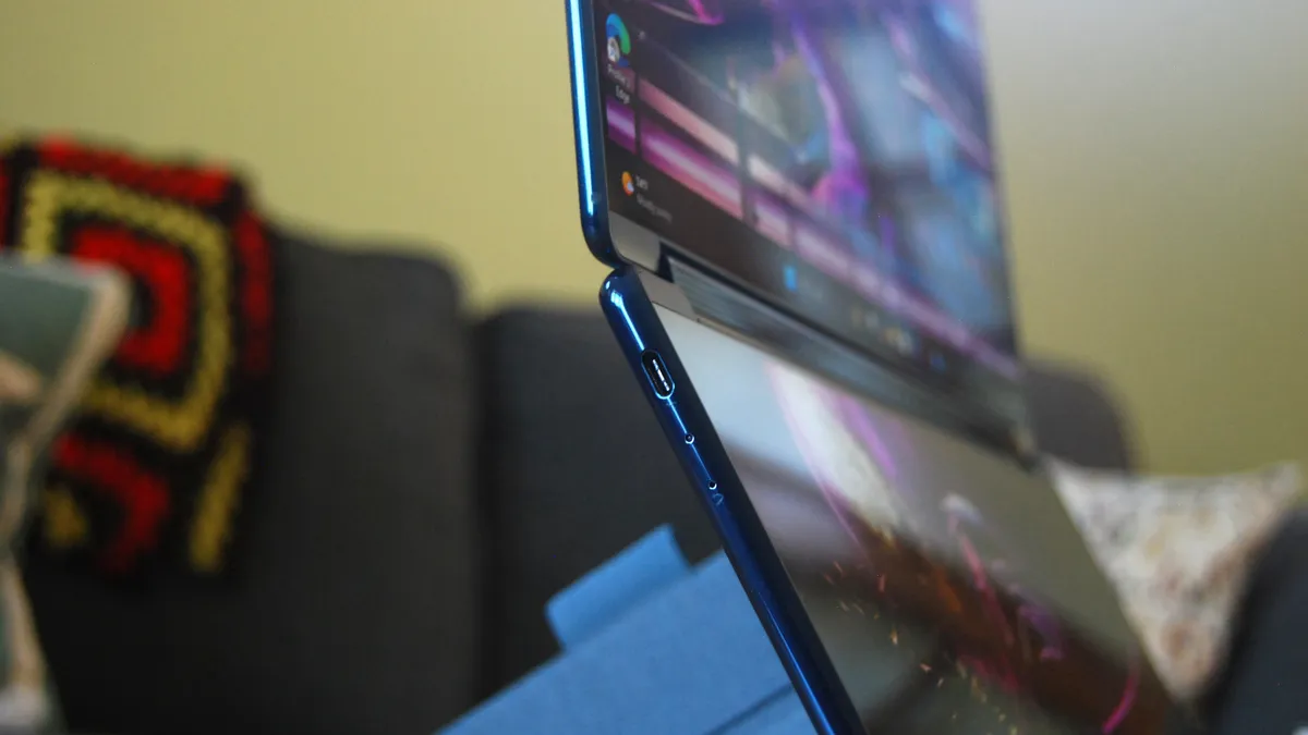 Yoga Book 9i Gen10 3