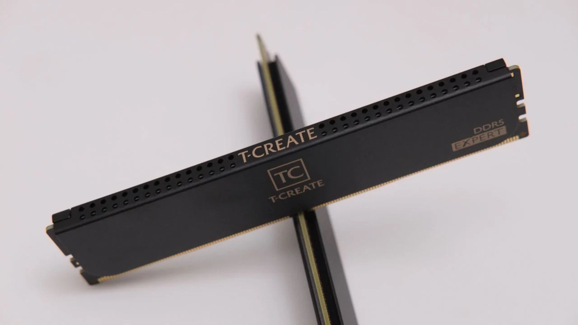 Trải nghiệm thực tế bộ nhớ TEAMGROUP T-Create Expert DDR5-6400: Tối ưu cho hiệu suất làm việc và giải trí 1 anh dai dien