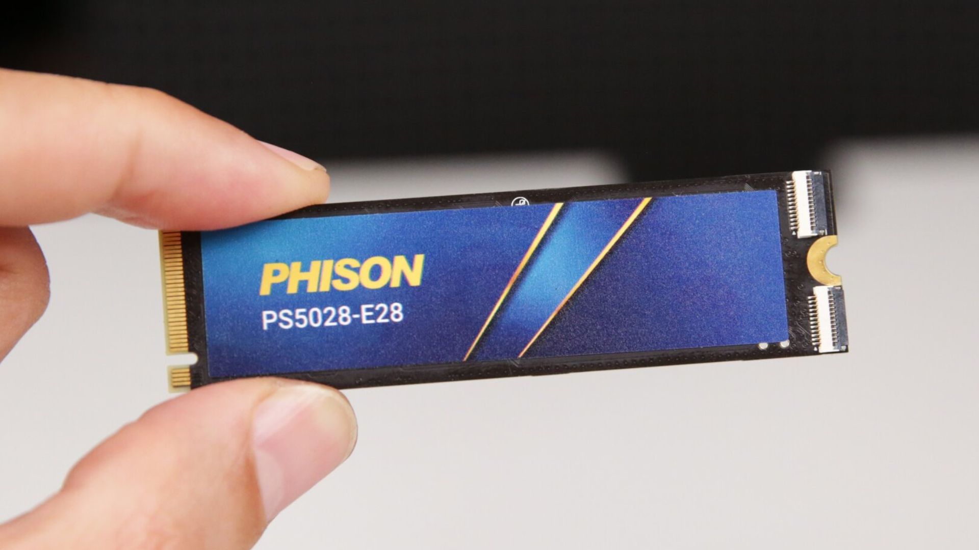 Đánh giá ổ cứng SSD Phison E28: Hiệu năng cao, giá cả cạnh tranh – Lựa chọn lý tưởng cho ai? 1 o cung SSD Phison E28 31