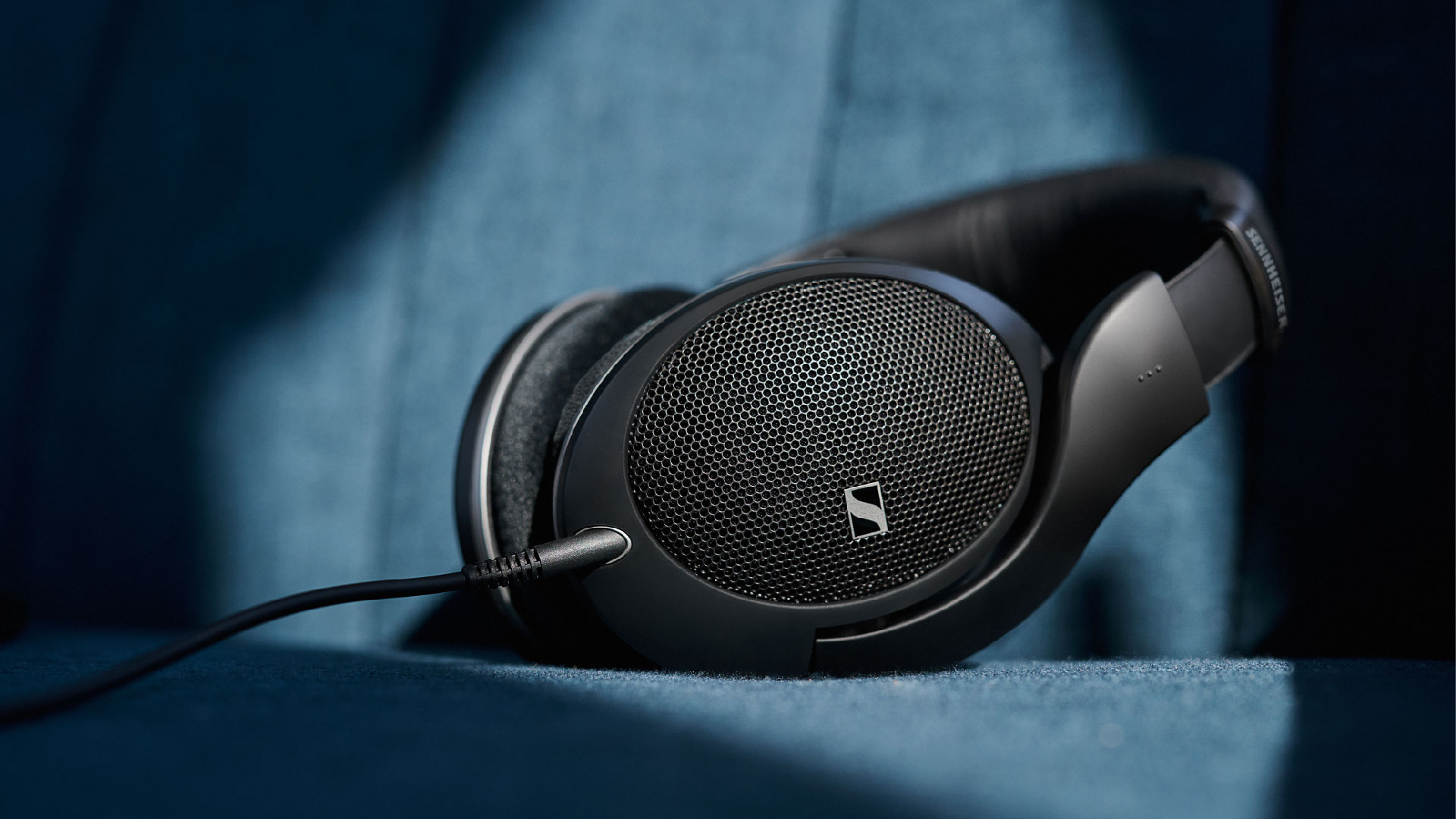 Khám phá Sennheiser HD 550: Tai nghe open-back với âm trường đỉnh cao 1 01 01 11