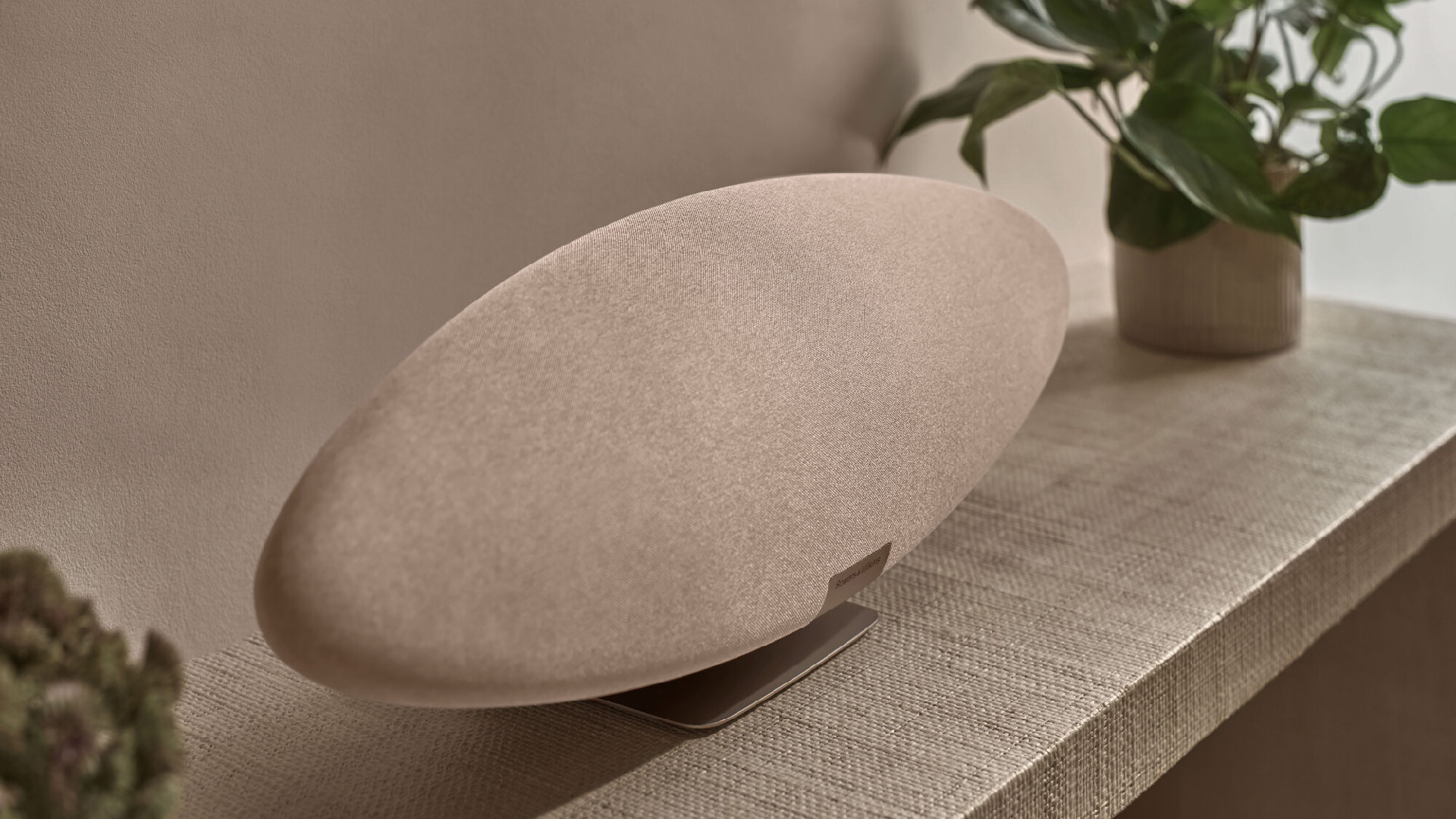 Đánh giá Bowers & Wilkins Zeppelin Pro Edition: Một dòng loa kinh điển được làm lại 1 01 01 14