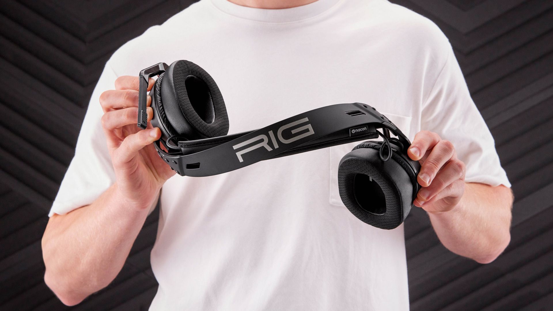 Đánh giá Nacon RIG 900 Max HS: Tai nghe PS5 không dây cho trải nghiệm Game thoải mái suốt nhiều giờ 1 01 3
