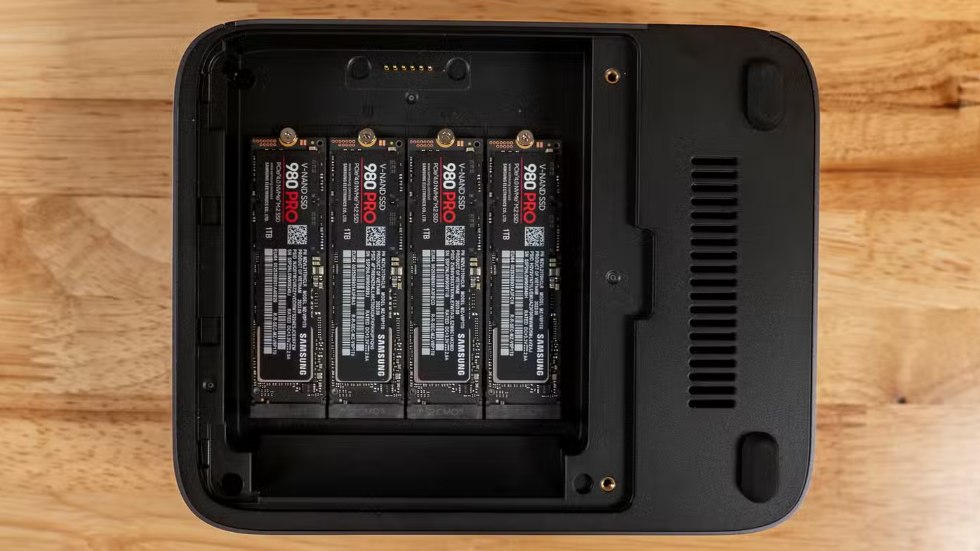 5 phụ kiện nâng cấp NAS cho Homelab đỉnh cao năm 2025 8 5 phu kien nang cap NAS cho Homelab dinh cao nam 2025 3