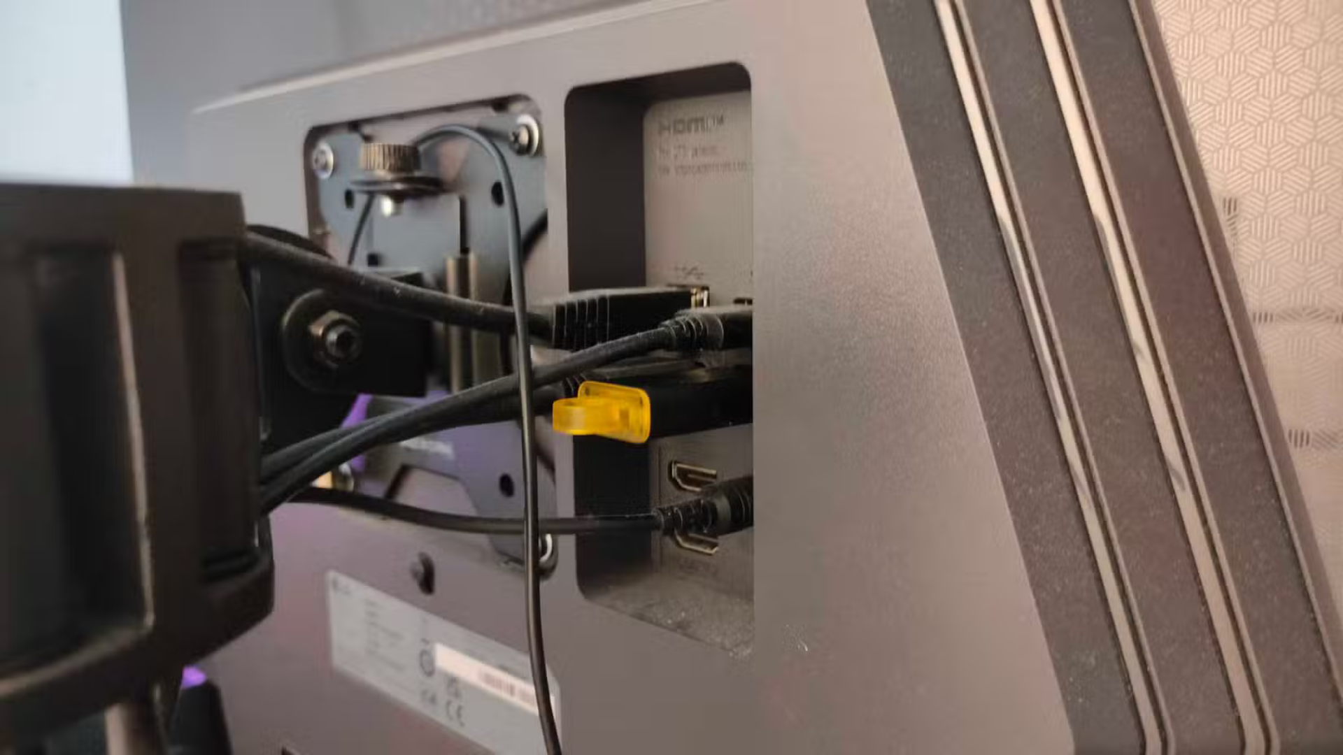 7 Cách sử dụng cổng USB trên màn hình để tối ưu bàn làm việc 13 7 Cach su dung cong USB tren man hinh de toi uu ban lam viec 6