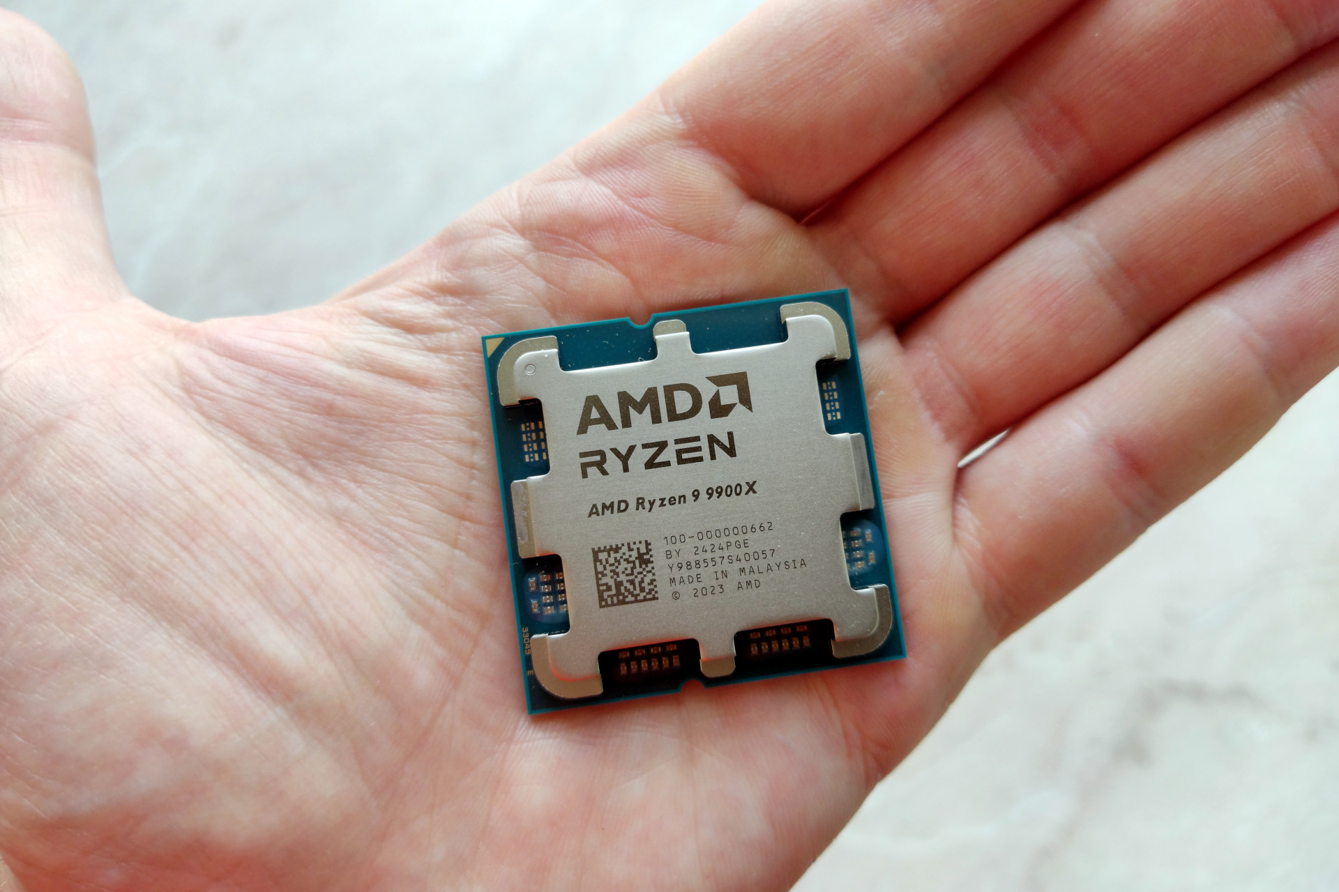 Đánh giá AMD Ryzen 9 9900X: Bước tiến Zen 5 có thuyết phục game thủ và nhà sáng tạo nội dung? 15 AMD Ryzen 9 9900X 1