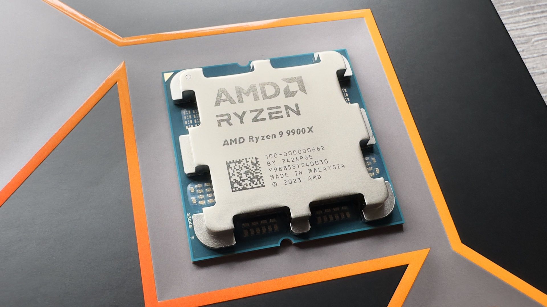 Đánh giá AMD Ryzen 9 9900X: Bước tiến Zen 5 có thuyết phục game thủ và nhà sáng tạo nội dung? 1 AMD Ryzen 9 9900X 2