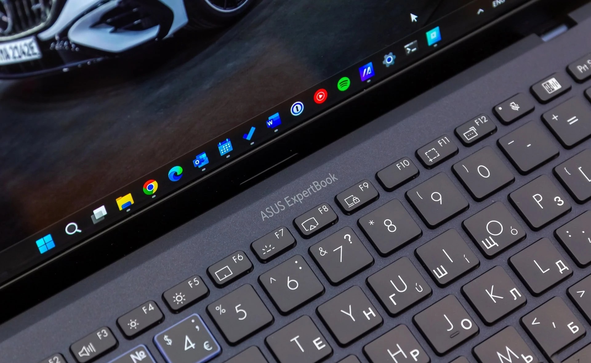 Đánh giá ASUS ExpertBook B9 OLED (B9403CVAR): Màn hình OLED đỉnh cao nâng tầm trải nghiệm làm việc. 74 ASUS ExpertBook B9 OLED B9403CVAR 12