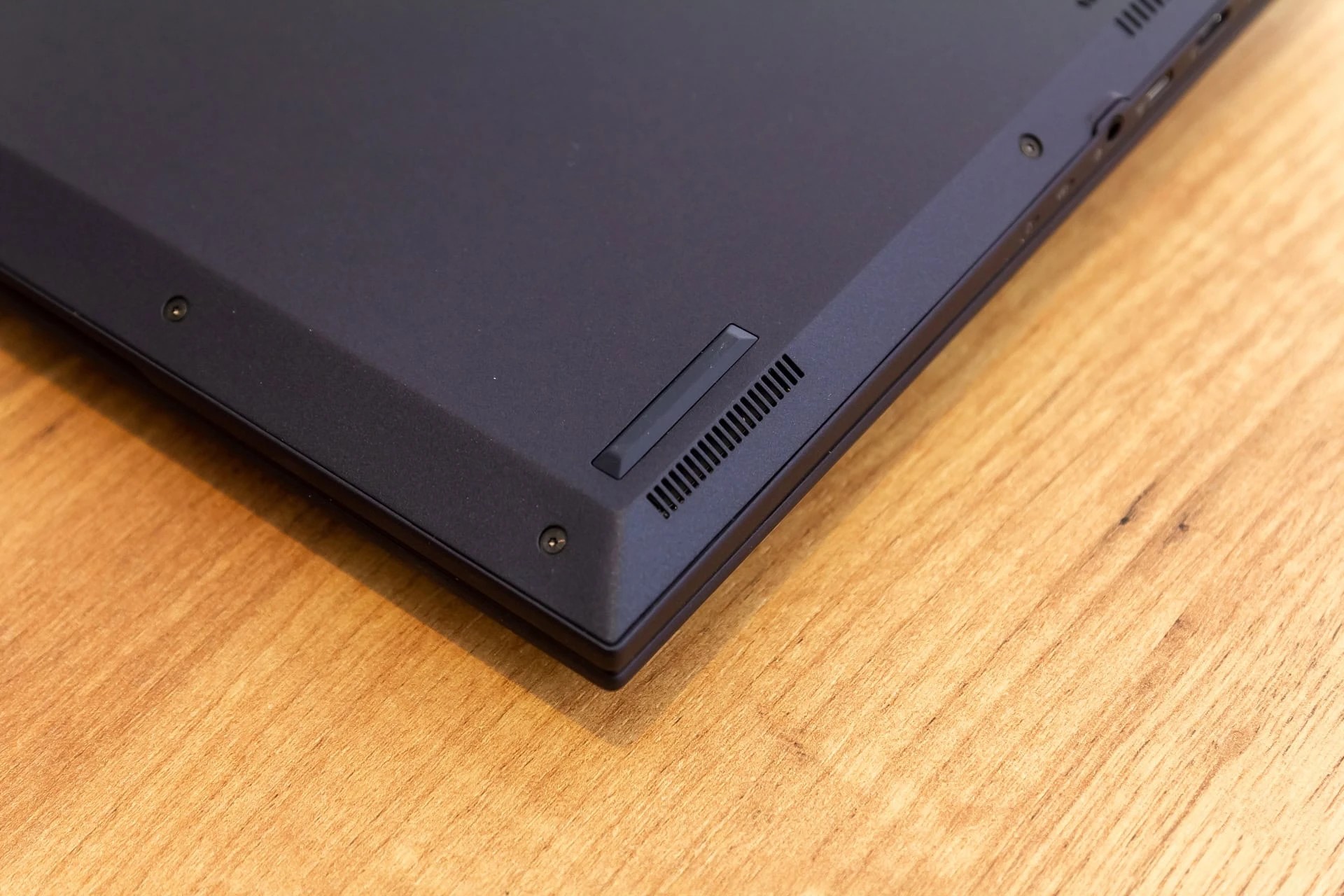 Đánh giá ASUS ExpertBook B9 OLED (B9403CVAR): Màn hình OLED đỉnh cao nâng tầm trải nghiệm làm việc. 68 ASUS ExpertBook B9 OLED B9403CVAR 18