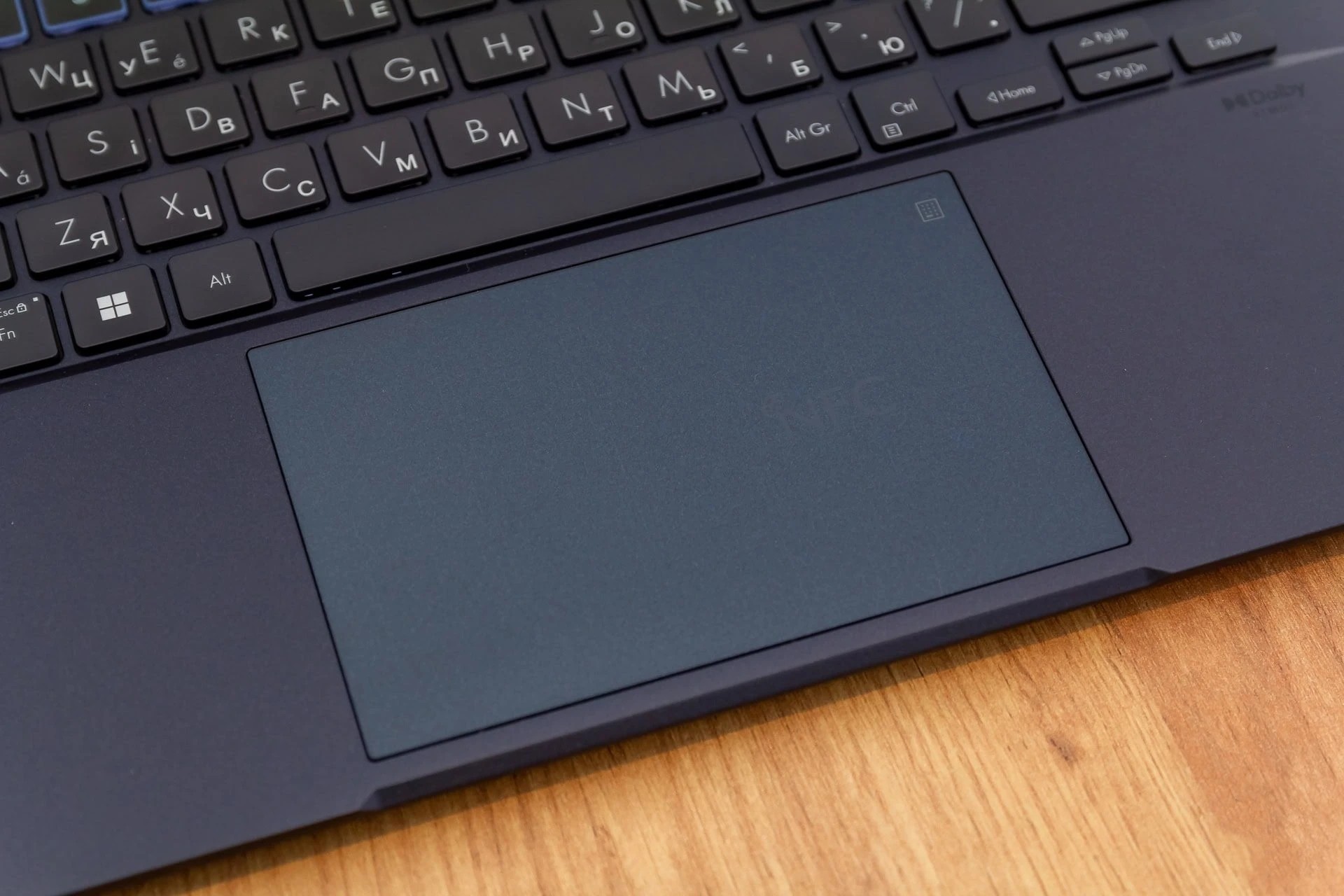 Đánh giá ASUS ExpertBook B9 OLED (B9403CVAR): Màn hình OLED đỉnh cao nâng tầm trải nghiệm làm việc. 66 ASUS ExpertBook B9 OLED B9403CVAR 20