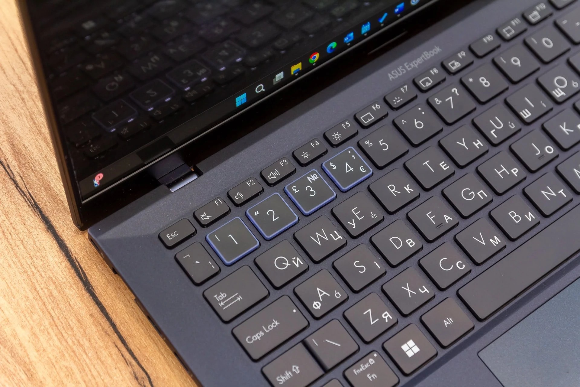 Đánh giá ASUS ExpertBook B9 OLED (B9403CVAR): Màn hình OLED đỉnh cao nâng tầm trải nghiệm làm việc. 65 ASUS ExpertBook B9 OLED B9403CVAR 21