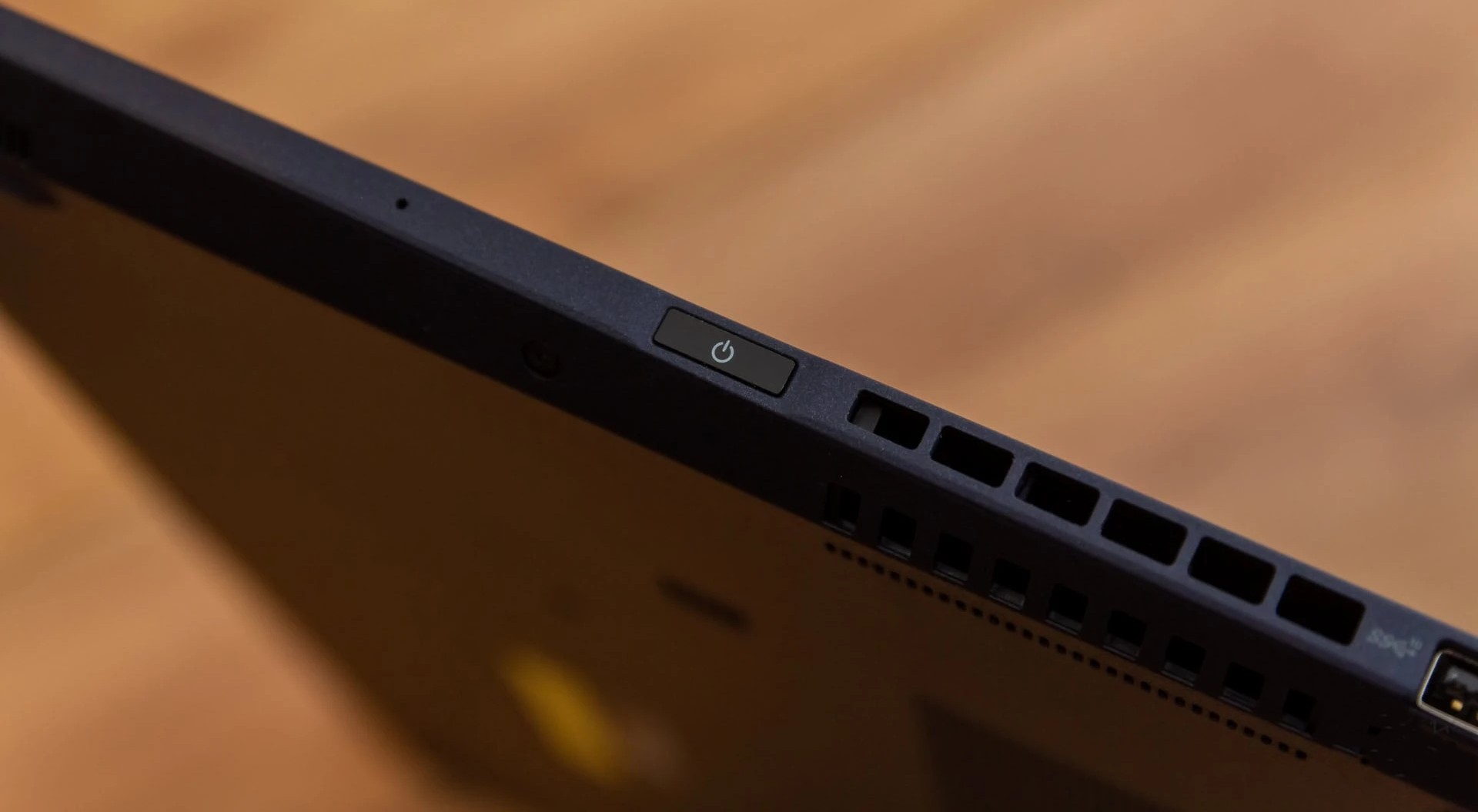 Đánh giá ASUS ExpertBook B9 OLED (B9403CVAR): Màn hình OLED đỉnh cao nâng tầm trải nghiệm làm việc. 62 ASUS ExpertBook B9 OLED B9403CVAR 24